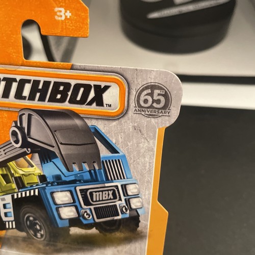 Matchbox MBX Construction 3/20 MBXcavator Blue & Yellow Die-Cast Toy 33/125 - Picture 9 of 10
