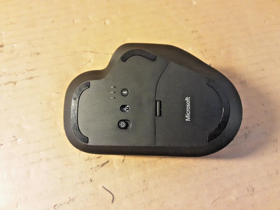 Microsoft Bluetooth Wireless Ergonomic Mouse Model 1955 | Black - Image 3 of 4