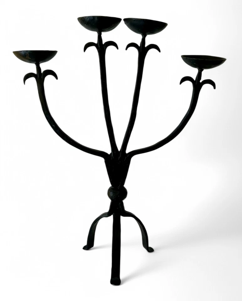 Candelabro vintage de hierro forjado forjado a mano 4 brazos candelabro negro años 70 Foto 2 de 4