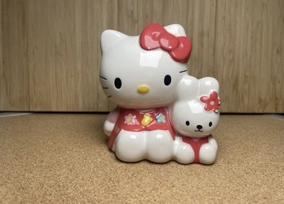 Vintage 2001 Sanrio Hello Kitty Piggy Bank, Ceramic. 4 inch tall.