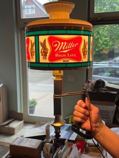 Aplique de pared iluminado para cerveza Miller High Life con pantalla con clip