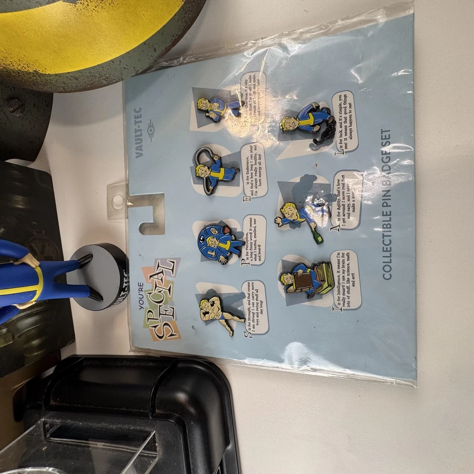 Lote de prendedores Bobblehead Fallout 4 Pip-Boy 3000 Mk IV + Antología Mini-Nuke Vault Boy Foto 4 de 4