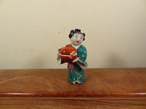 Old Porcelain Snuff Bottle - Lady