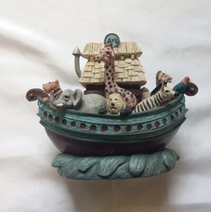 Holy Herd Noahs Ark Music Box 10 Animals Aboard RARE Heavy Bible Adorable