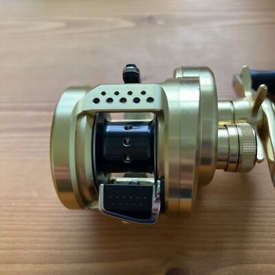 Shimano 15 Calcutta Conquest 200HG RIGHT Baitcasting Reel 03439