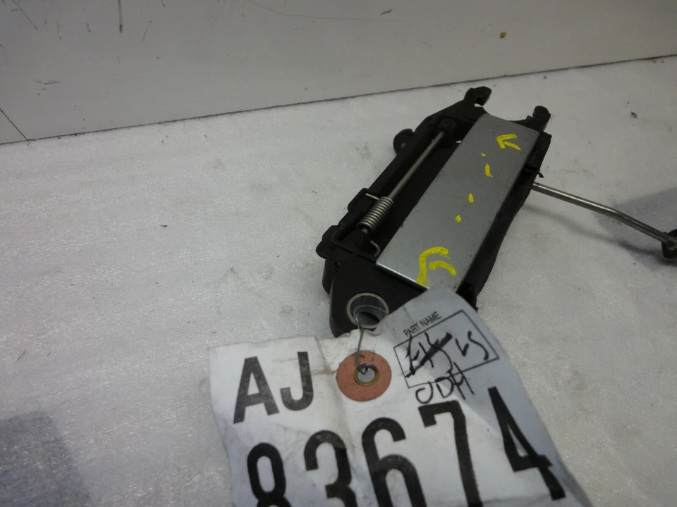 AUDI CABRIOLET 1997-1999 MANIJA PUERTA EXTERIOR DELANTERA IZQUIERDA OEM 4A0837205 Foto 2 de 4