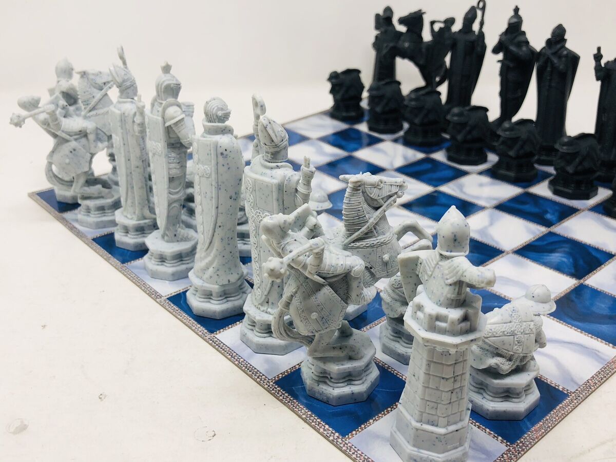 Xadrez Harry Potter Wizard Chess Set The Noble Collection - Jogo de Dominó,  Dama e Xadrez - Magazine Luiza