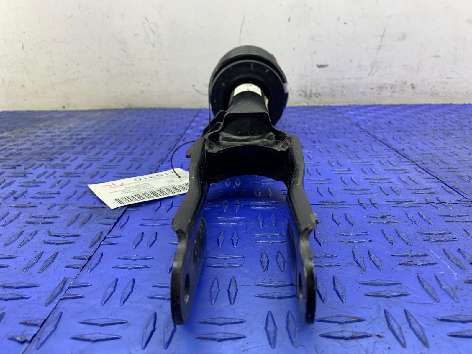 Maserati Grecale 2023 Front Right Strut assembly P/N 670293703