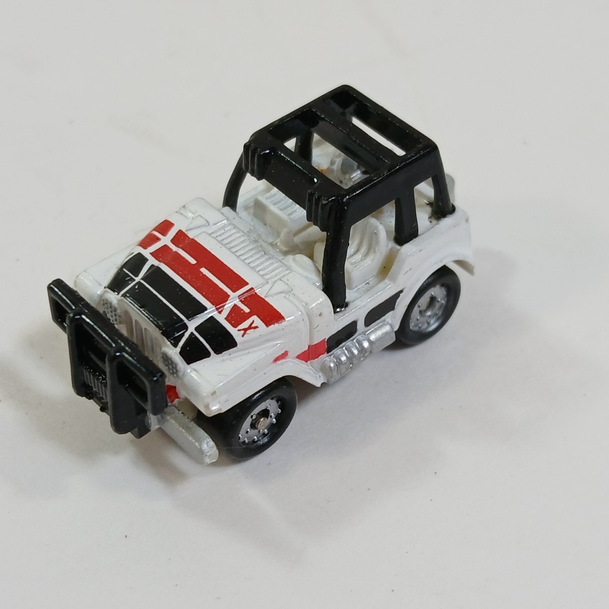 Vintage Micro Machines JEEP WRANGLER 4x4 White Red Blue 1987