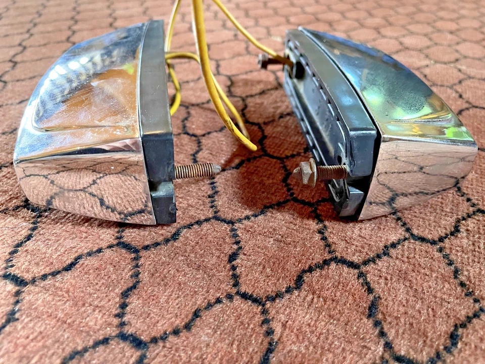 Fiat 124/2000 Spider License Plate Light Set (1975-1985) - Image 4 of 4