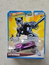 NEW HOT WHEELS DC COMICS CATWOMAN 2015 BATMAN PURPLE METALLIC & BLACK CAR! c73