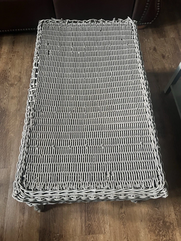 Mesa de mimbre gris Foto 3 de 4