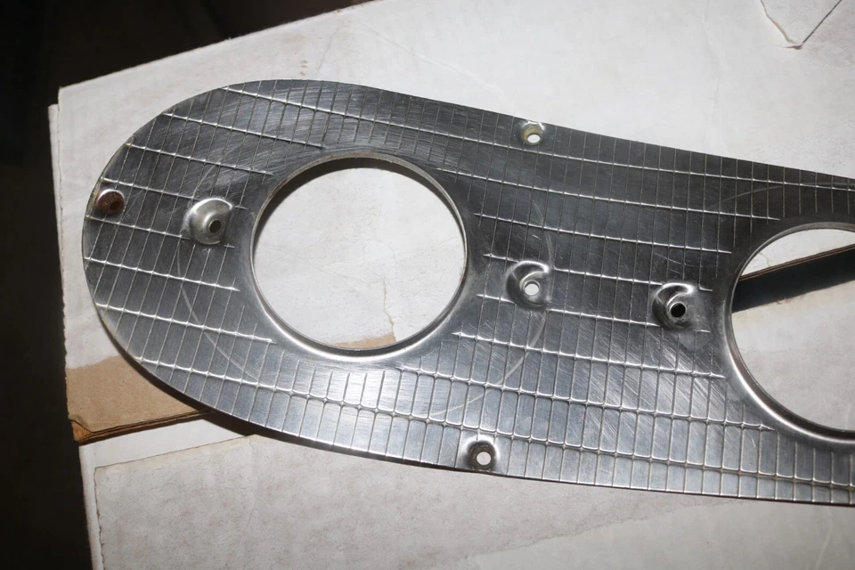 Excelente Dodge 1957 58 59 Sweptside picape lanterna traseira placa moldura - Imagem 2 de 4