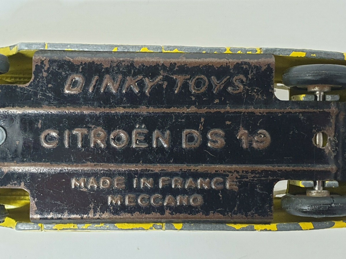 Dinky toys France - Citroen DS 19 - couleur orange - vitré - neuf en