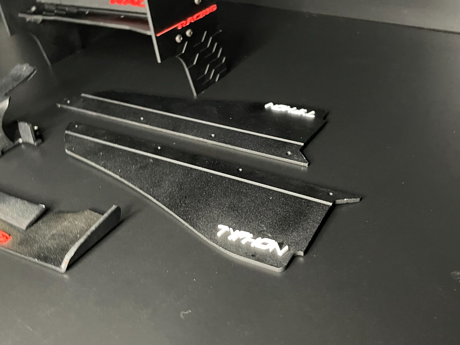 Kit Arrma Typhon F1 Front, Rear Wing and Side Skirts NEW V5 BLACK Ed