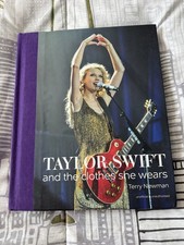 Taylor Swift : And the Clothes She Wears by Terry Newman (2023, Hardcover)