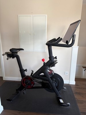 Peloton Bike+ (PLTN-TTR01) inkl. komplettem Original-Zubehör   neuwertig