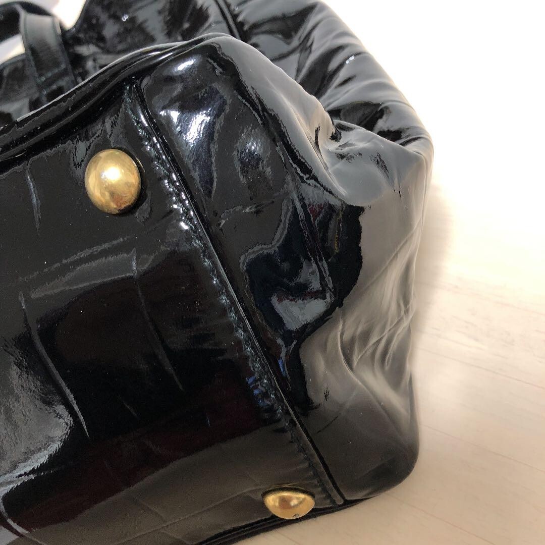 Borsa tote Yves Saint Laurent Y mail nera oro in pelle verniciata con scatola portaoggetti