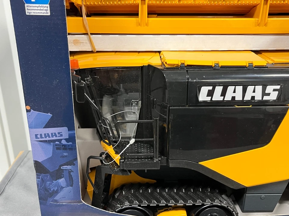 CLAAS Lexion 780 Bruder COMBINE 1:16 Scale NIB w/ Grain Head and Trailer Yellow - Image 2 of 4