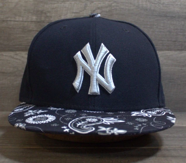 New Era 59Fifty New York Yankees Blue Paisley Fitted Hat Cap Unisex Adults 7 1/2 - Image 2 of 4