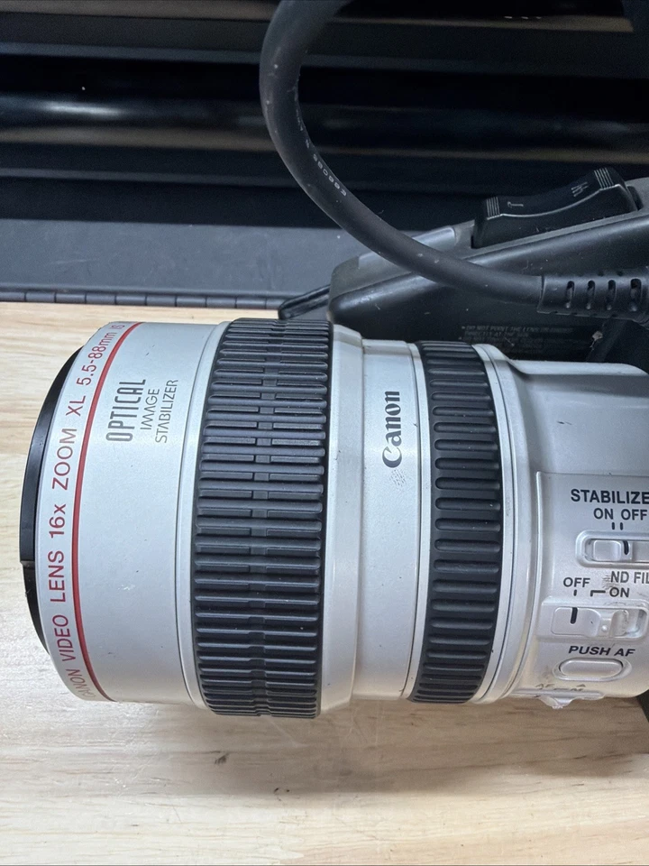 Canon XL1S Mini DV Camcorder Video Camera With Lens - READ DESCRIPTION - Image 2 of 4