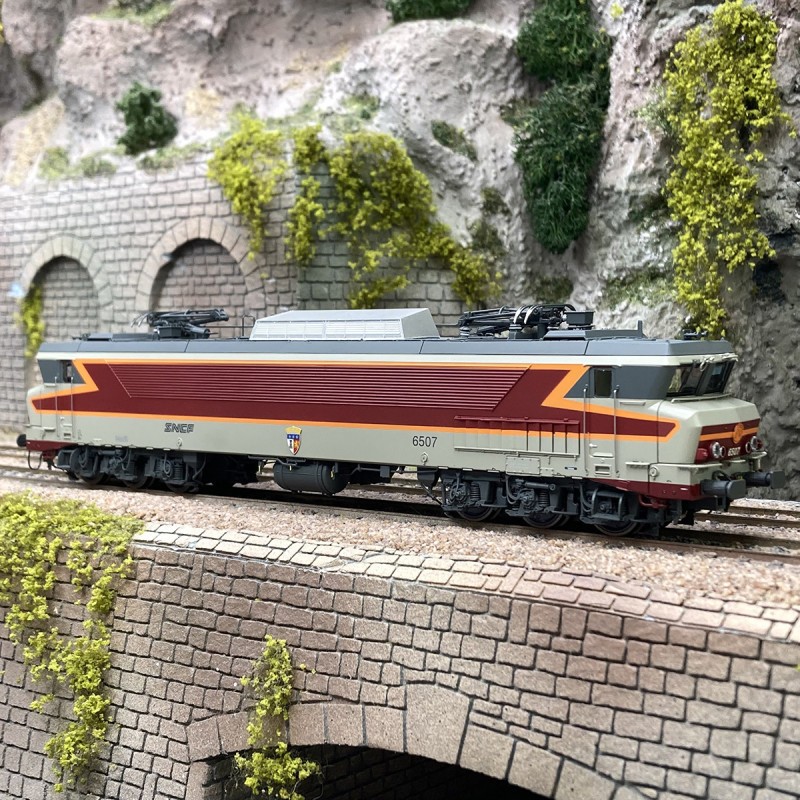 Locomotive électrique CC6507 livrée Arzens SNCF Ep IV V à l'échelle HO L