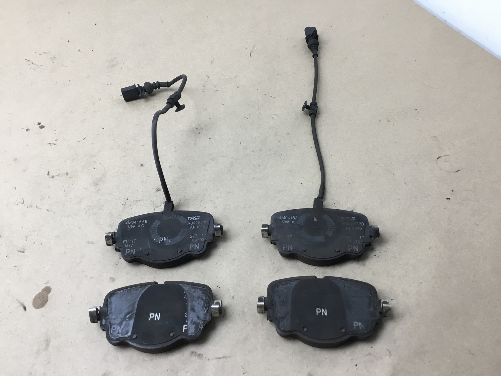 Bentley Bentayga 2019 V8 Rear Left Right Brake Pad Pads Set 4 PCS 16-20 :M
