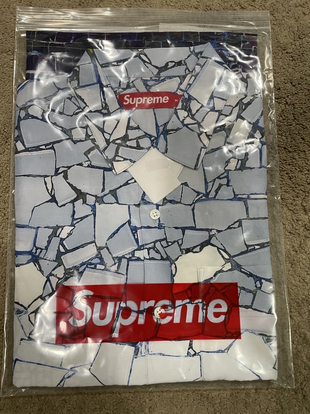Chemise Supreme Mosaic S/S taille moyenne flambant neuve SS24