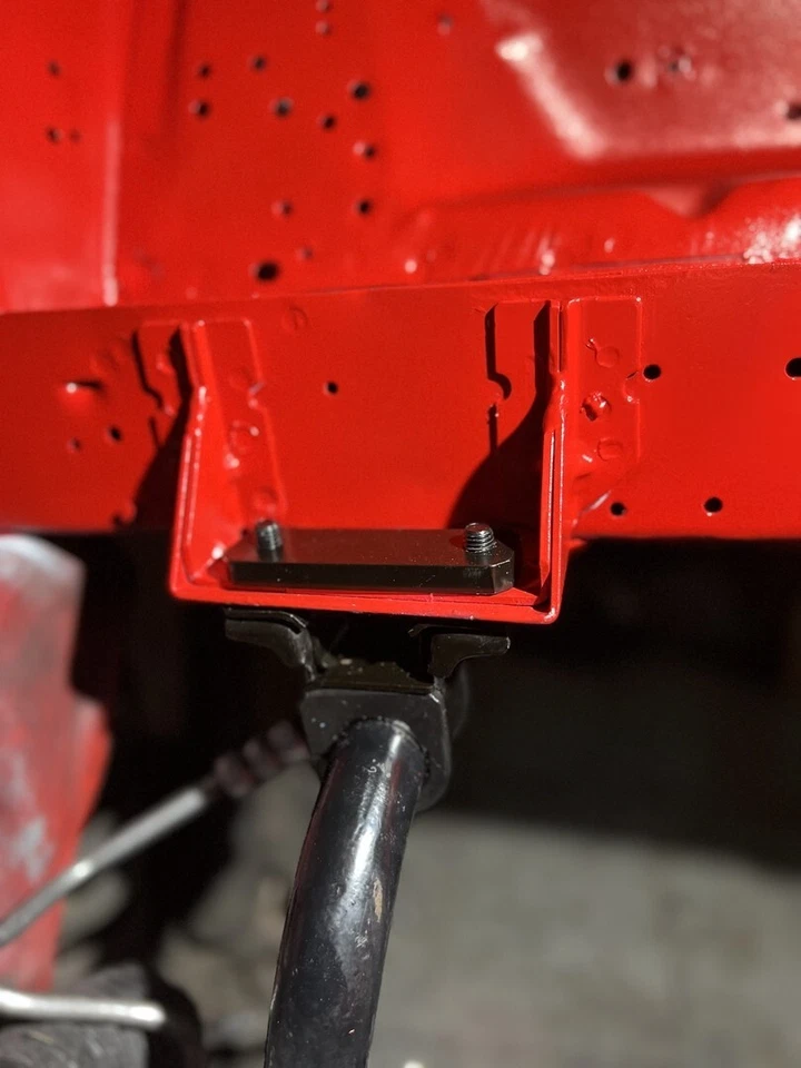 KIT DE SOPORTES DE MONTAJE, ESLABONES FINALES Y BUJES BARRA ESTABILIZADORA DELANTERA FORD MUSTANG 1985-1993 Foto 2 de 4