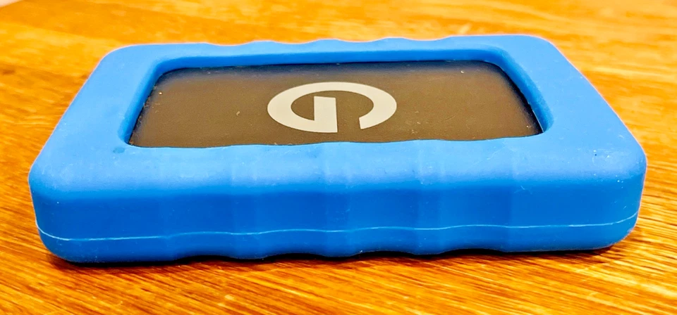 G-Technology G-DRIVE ev RaW Rugged Portable 2TB External Hard Drive +USB 3 Cable - Image 2 of 4