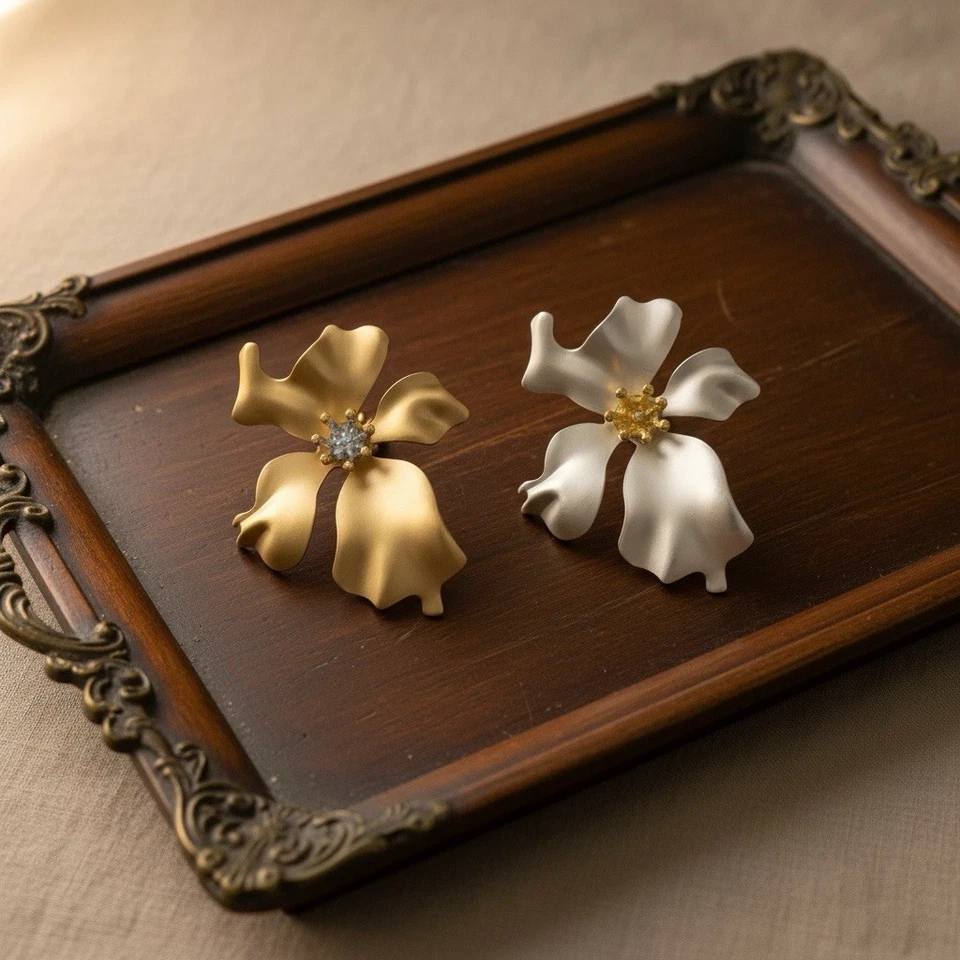 Pendientes Anthropologie Flor Desajuste Plata Oro Pétalo Asimétrico Boho Stud Foto 3 de 4