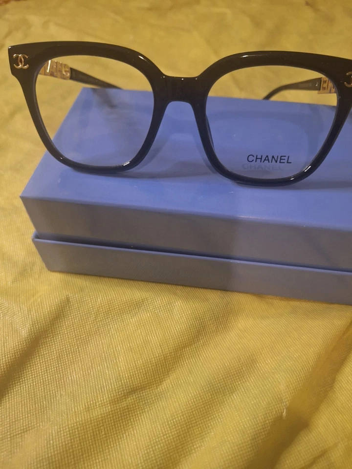 Design Glasses For Women - Image 4 of 4