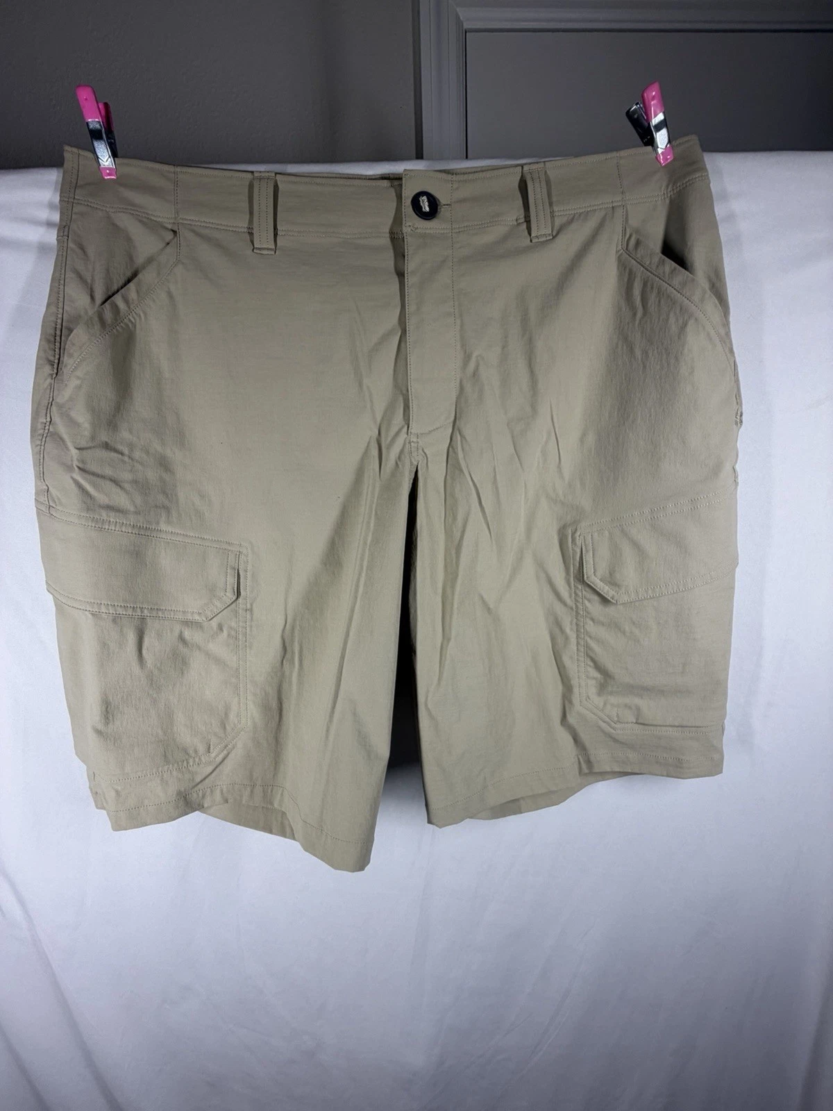 Under Armour HeatGear Cargo Shorts Men’s 38 Tan Khaki Fishing Hiking Loose Fit
