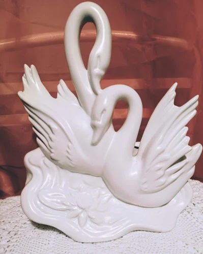 Vintage~White Swans Lovebirds Planter~Hull Pottery~1950's Marked USA #81