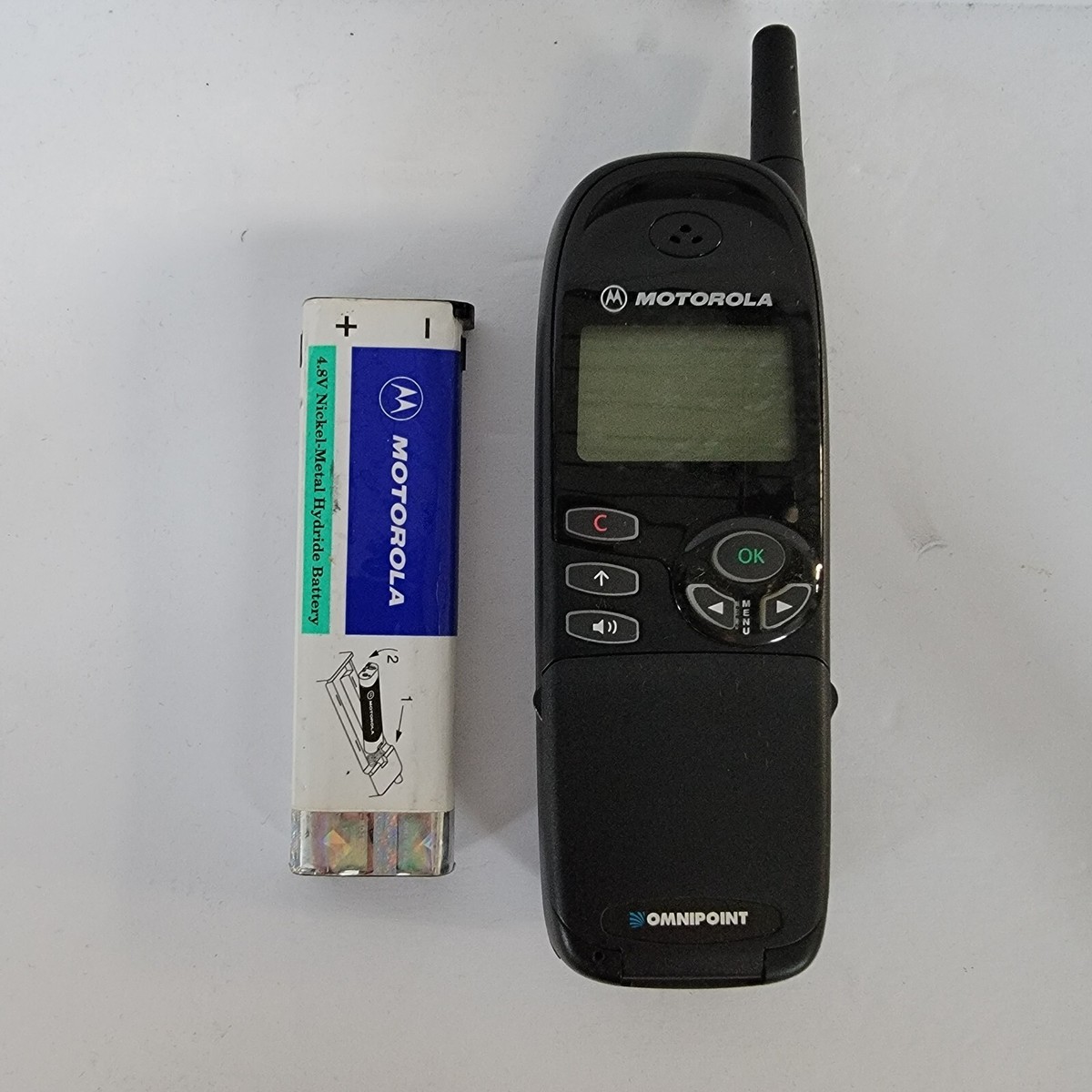 Vintage Motorola M3688 ( Not Tested ) + extra battery cell phone