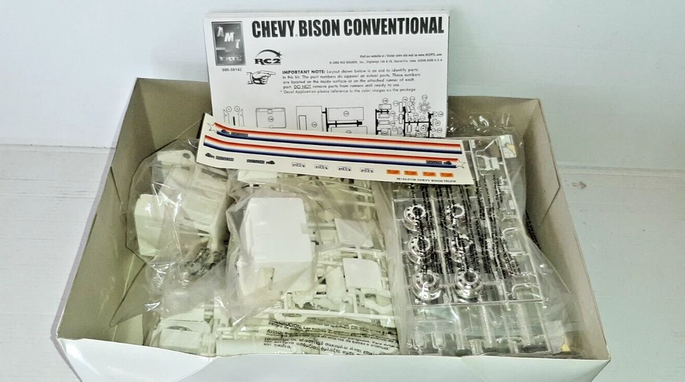 AMT ERTL 1/25 CHEVY BISON COVENTIONAL KIT MONTAGGIO NO.38142 - Immagine 2 di 2