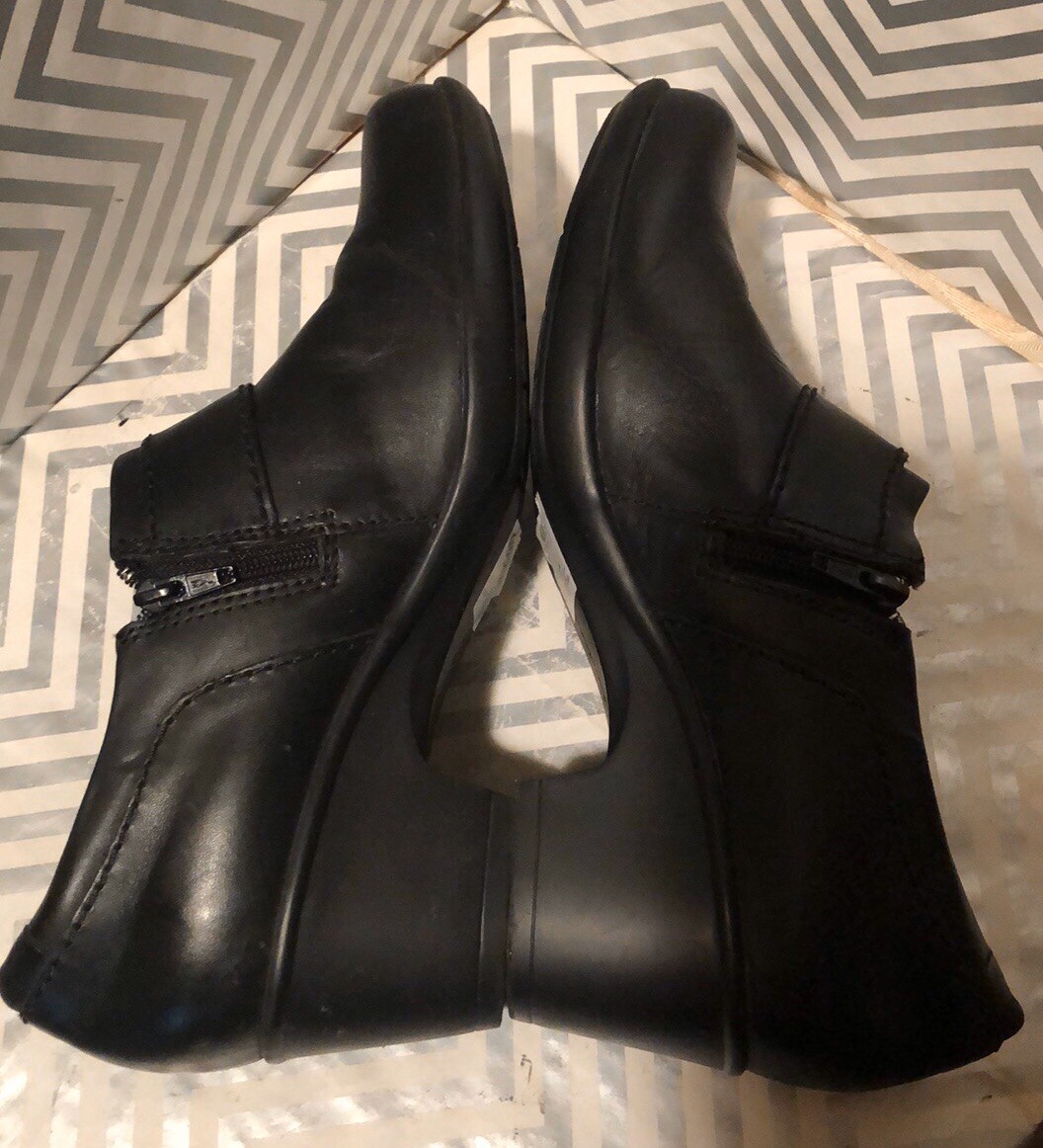 Clarks Women's Genette Curve Shooties Zip Pumps Heels Suze 8 Clarks Women's Genette Curve Shooties Zip Pumps Heels Suze 8