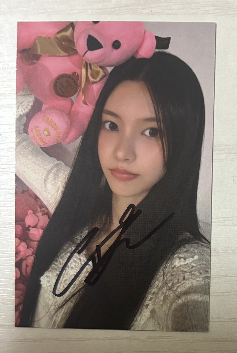 illit Super Real Me YUNAH Autographed Signed Broadcast Photo card
