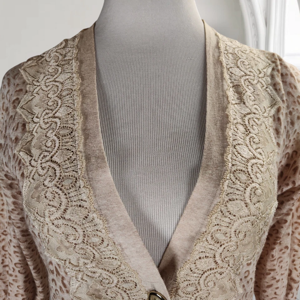Cárdigan Suéter Charlotte Tarantola Talla L Beige Estampado Animal Encaje Ribete Algodón Foto 2 de 4