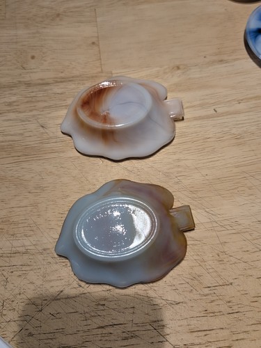 Akro Agate Glass Company Set Of 2 Trinket Dish Leaf Shape Orange & White D9 - Picture 2 of 2