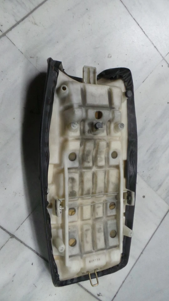 SILLA DE MONTAR KAWASAKI ZX 10 TOMCAT 1988 BUEN ESTADO VER FOTOS Foto 4 de 4