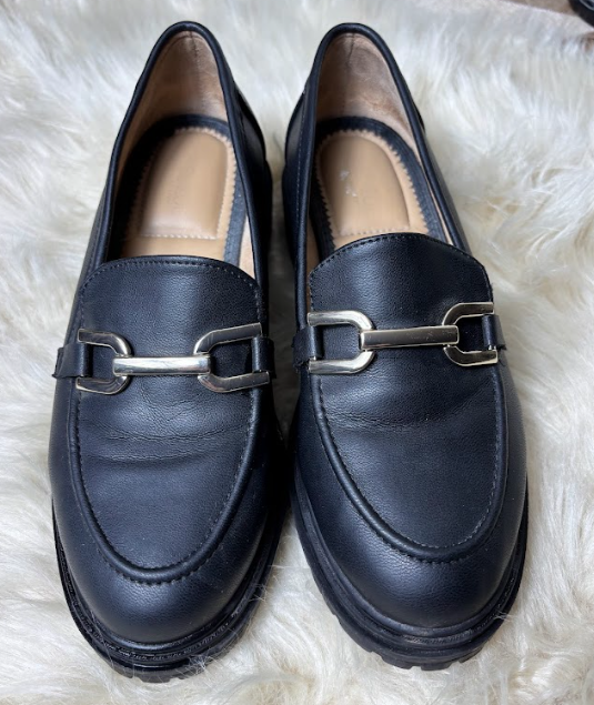 SAOLA Mocassini Rachel Zoe taglia 8 neri suola Mila Lug con dettaglio catena oro