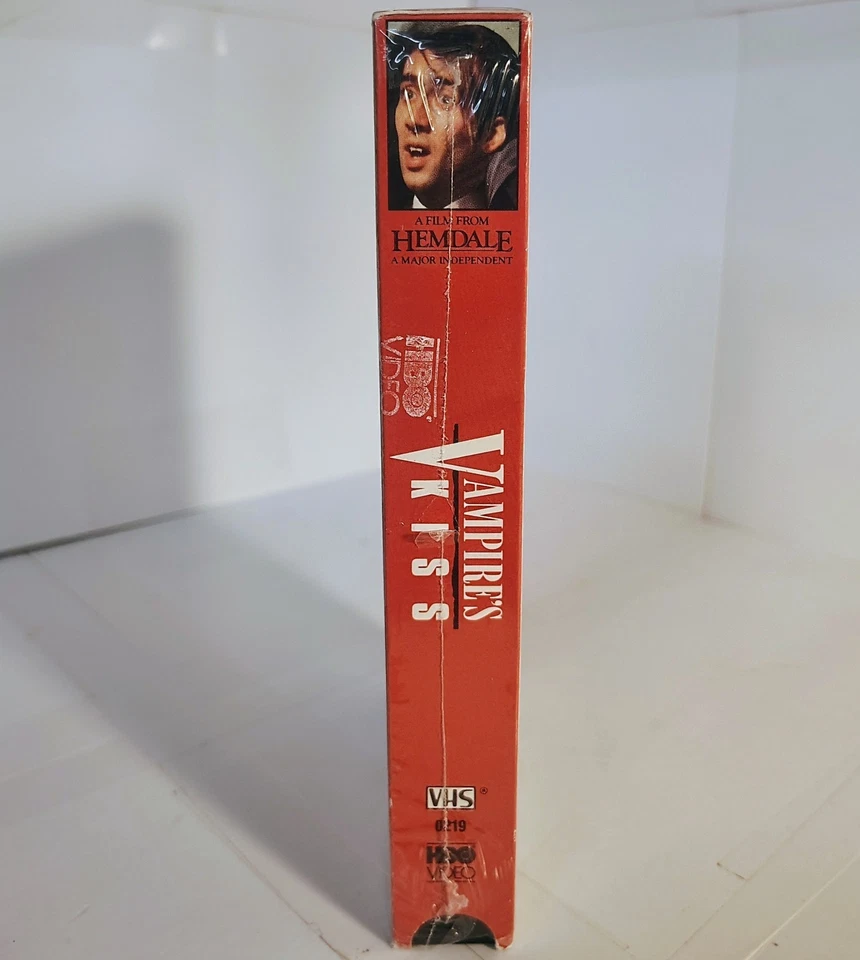 Vampires Kiss (VHS, 1988, Rental) - Image 2 of 4