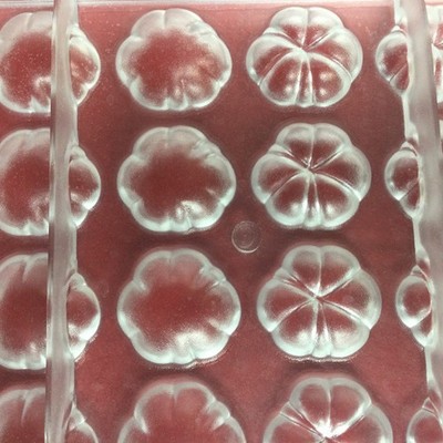 LOT OF 4 CHOCOLATE WORLD 2376 CHOCOLATE MOLDS ,24 CAVITIES PER MOLD