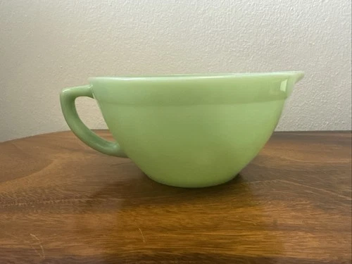 Jadeite Fire King Oven Ware Mixing Batter Bowl Spout D Handle Jade-ite USA 7.5"