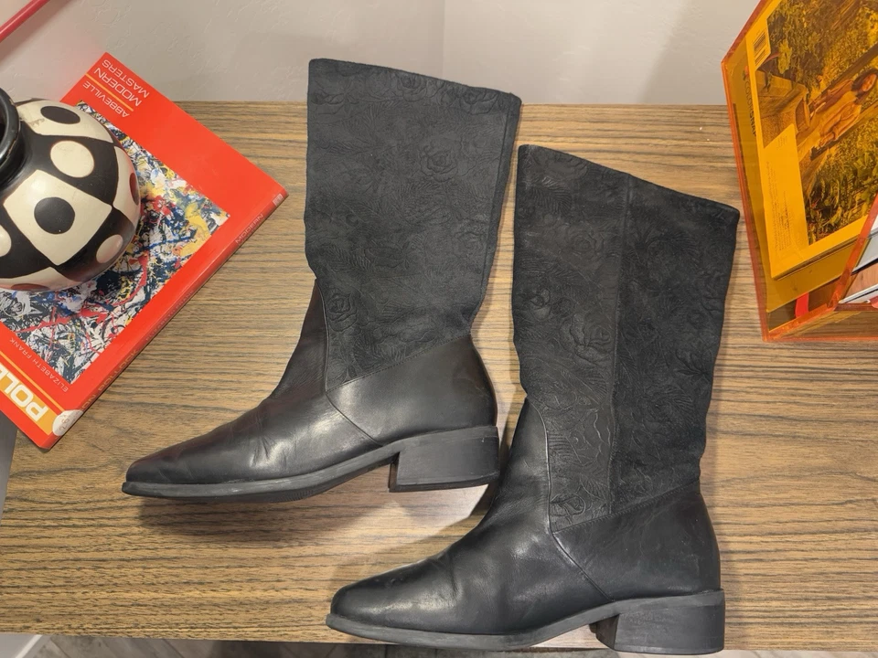 Markon Womens Boots Black Floral Embossed Suede Mid Calf 9M - Image 2 of 4