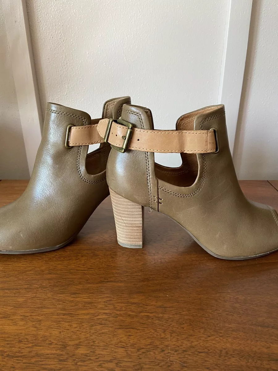 CLARKS Taupe Brown Leather Open Toe Booties Stacked Heel Boots sz