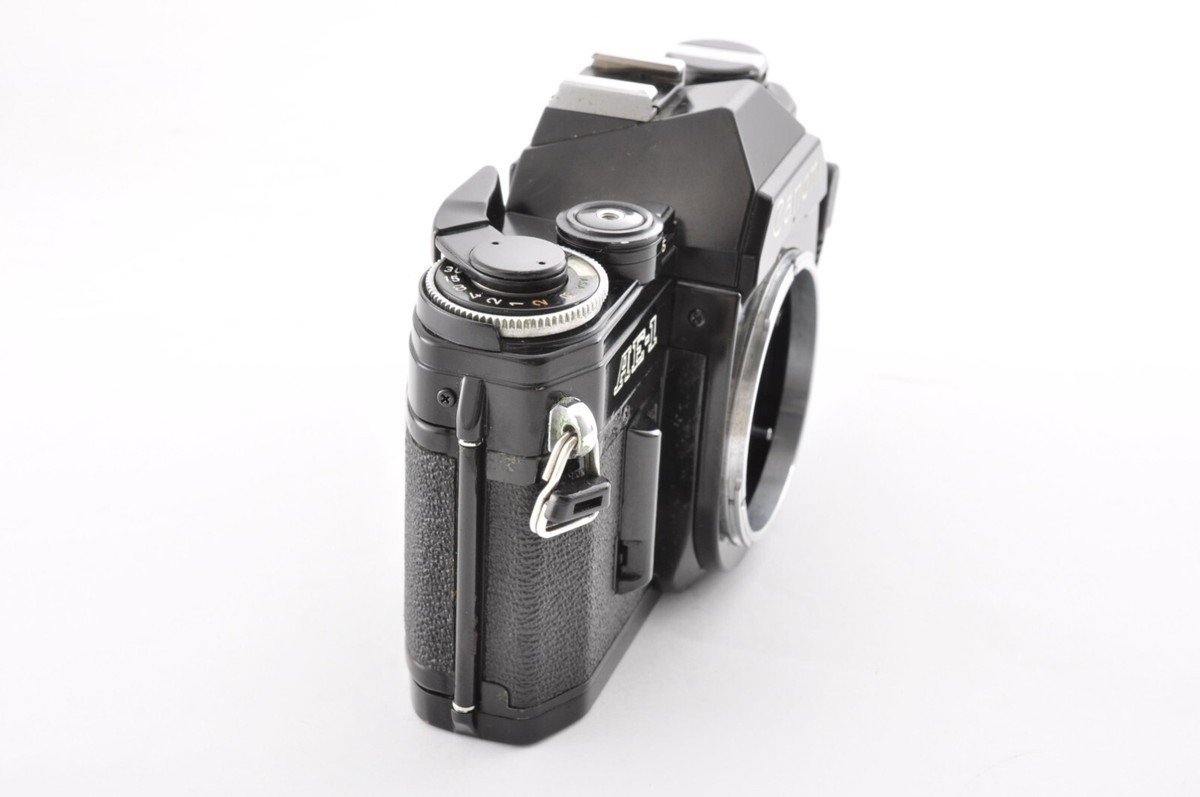 Canon AE-1 Black / New FD 35-70mm f/3.5-4.5 Excellent+ SLR Canon AE-1 Black / New FD 35-70mm f/3.5-4.5 Excellent+ SLR