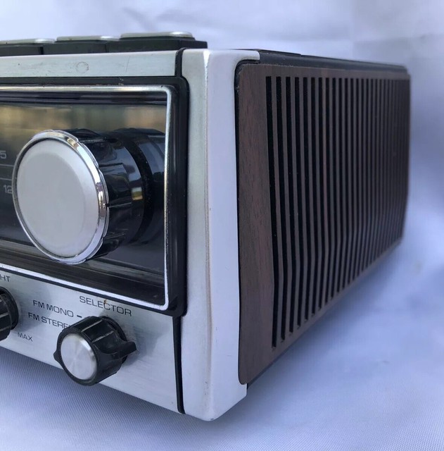 LLOYD’S Vintage AM/FM Stereo Clock Radio Model J242 Series 263F 120V