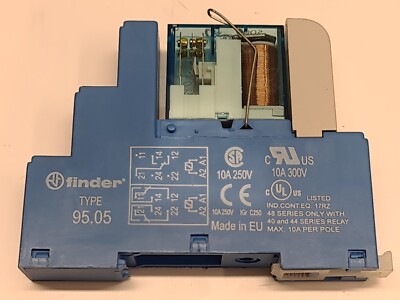 Finder universelles Leistungsrelais Type 40.52 + Sockel 95.05 + 99.02.9.024.99